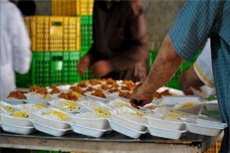 ۳۲ هزار غذای گرم و سبدکالا در بین نیازمندان اردبیلی توزیع شد