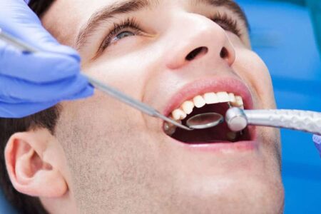 ارائه خدمات اورژانسی دندانپزشکی در بیمارستان امام رضا (ع) اردبیل