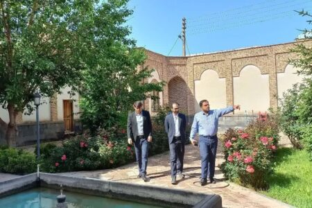 بازدید معاون وزیر از مرمت خانه تاریخی صادقی اردبیل