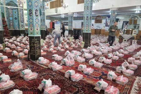 توزیع ۲۵۰ بسته یلدای مهدوی توسط حوزه شهید برزگر اردبیل
