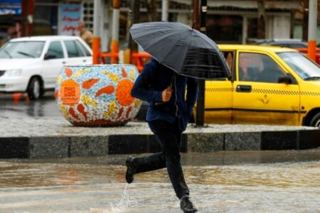 تندباد و تگرگ در راه اردبیل است