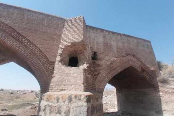 آسیب به پل تاریخی قیرمیزی کورپی اردبیل در اثر حفاری غیرمجاز